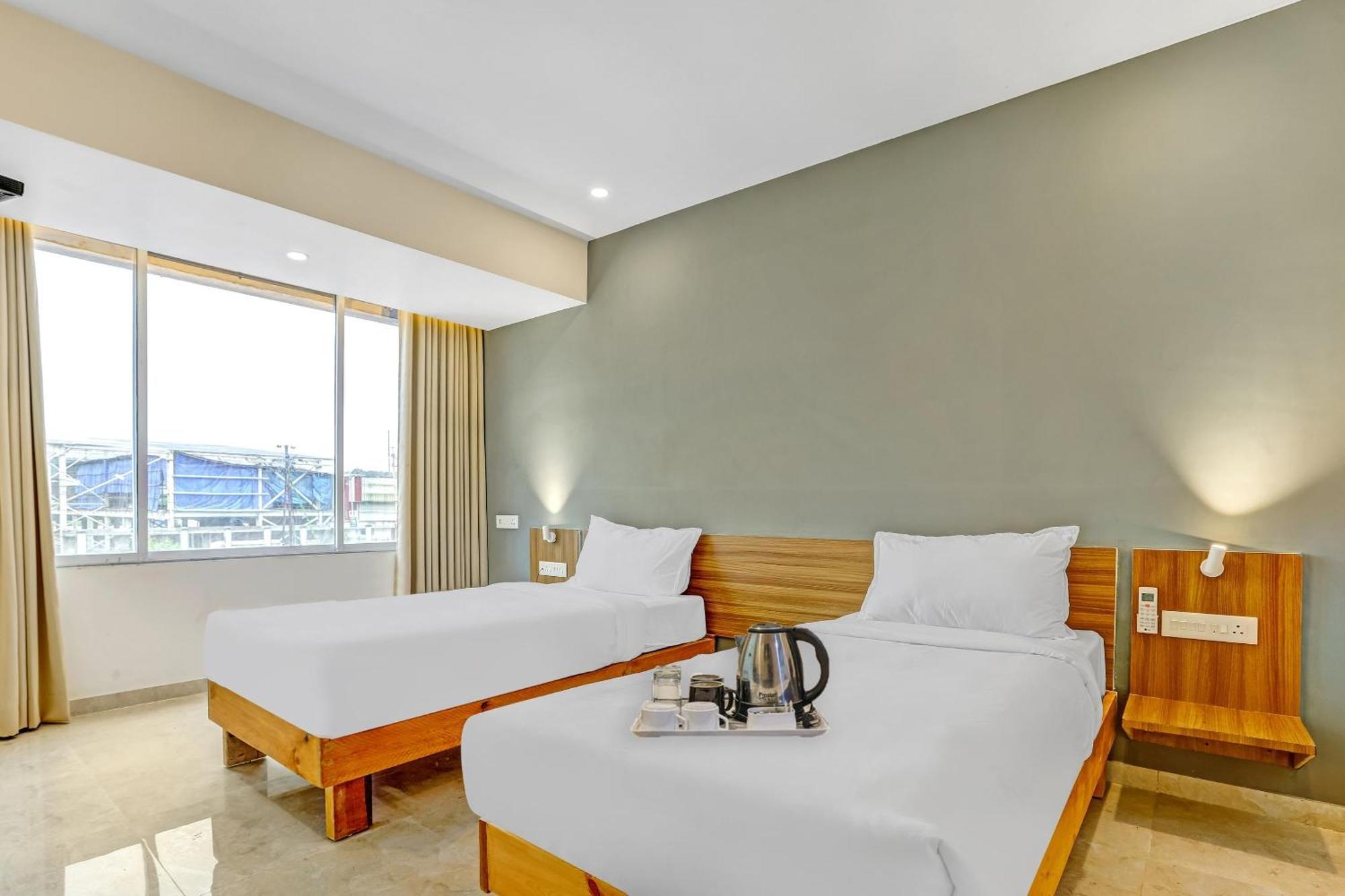 Отель Townhouse Somani Apta Экстерьер фото