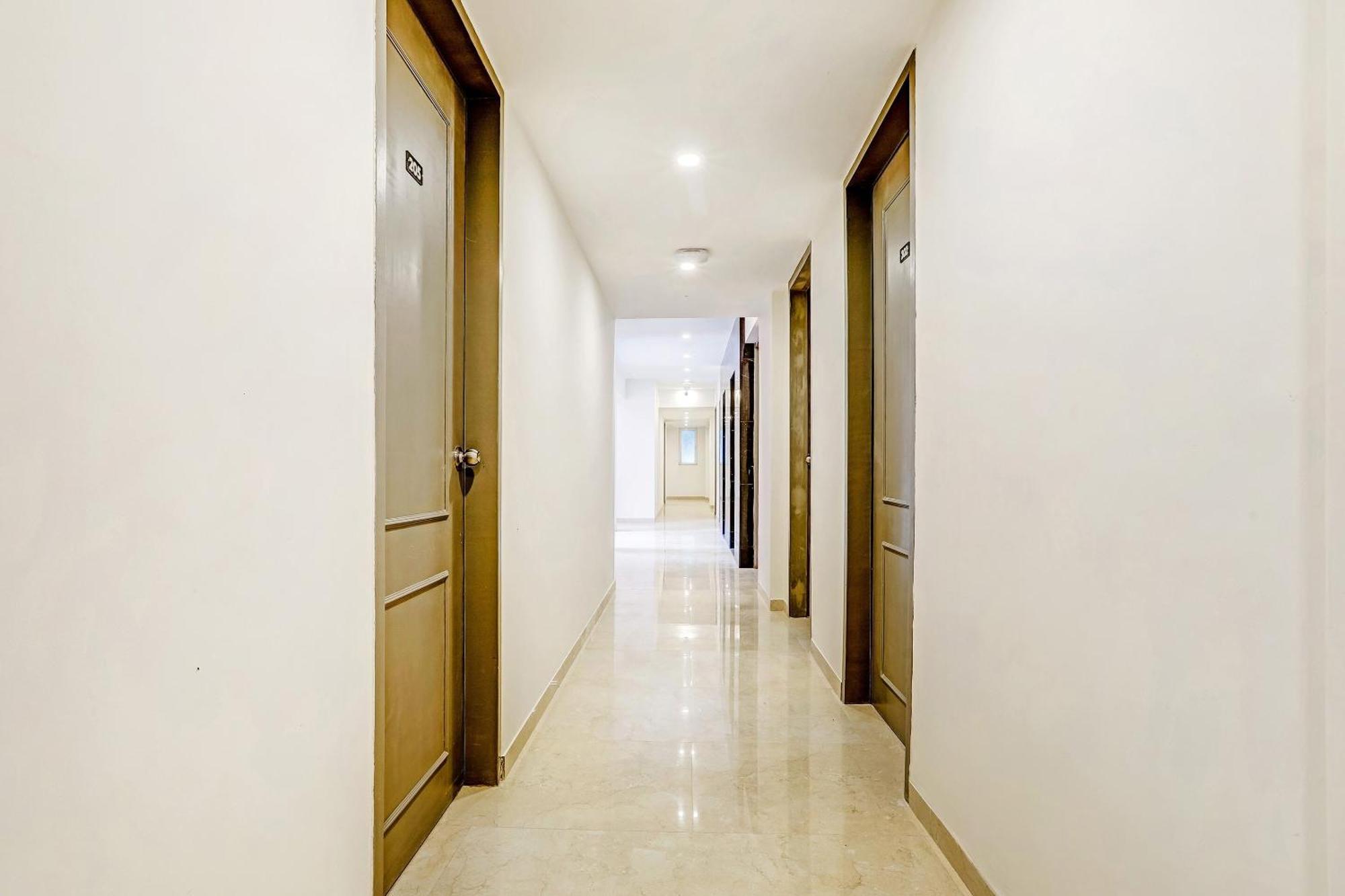 Отель Townhouse Somani Apta Экстерьер фото