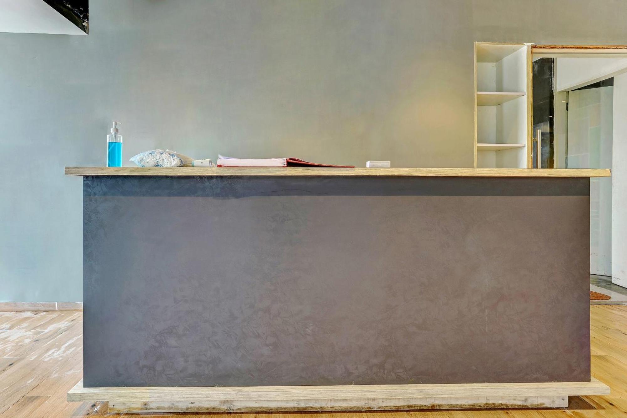Отель Townhouse Somani Apta Экстерьер фото