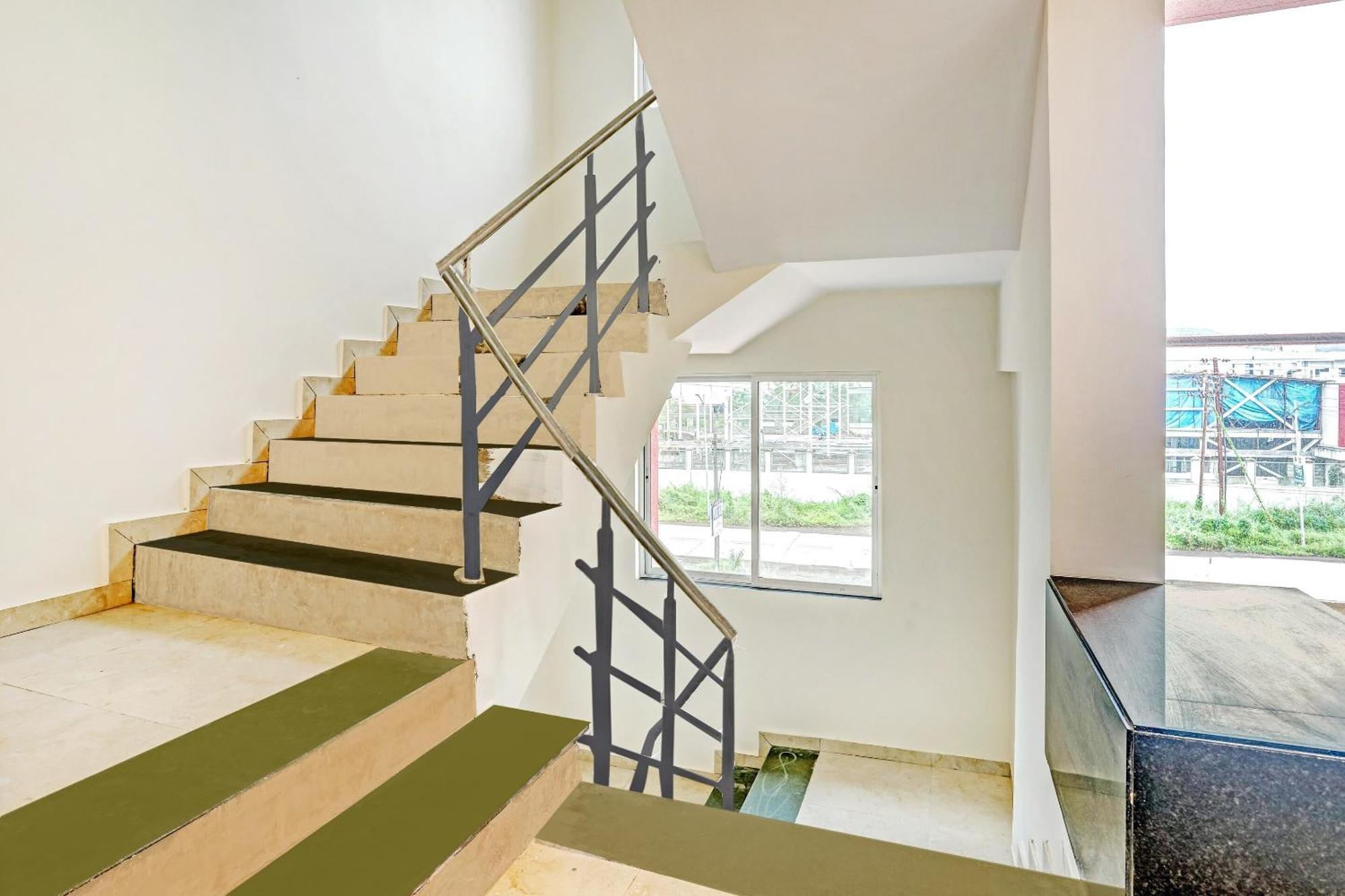 Отель Townhouse Somani Apta Экстерьер фото
