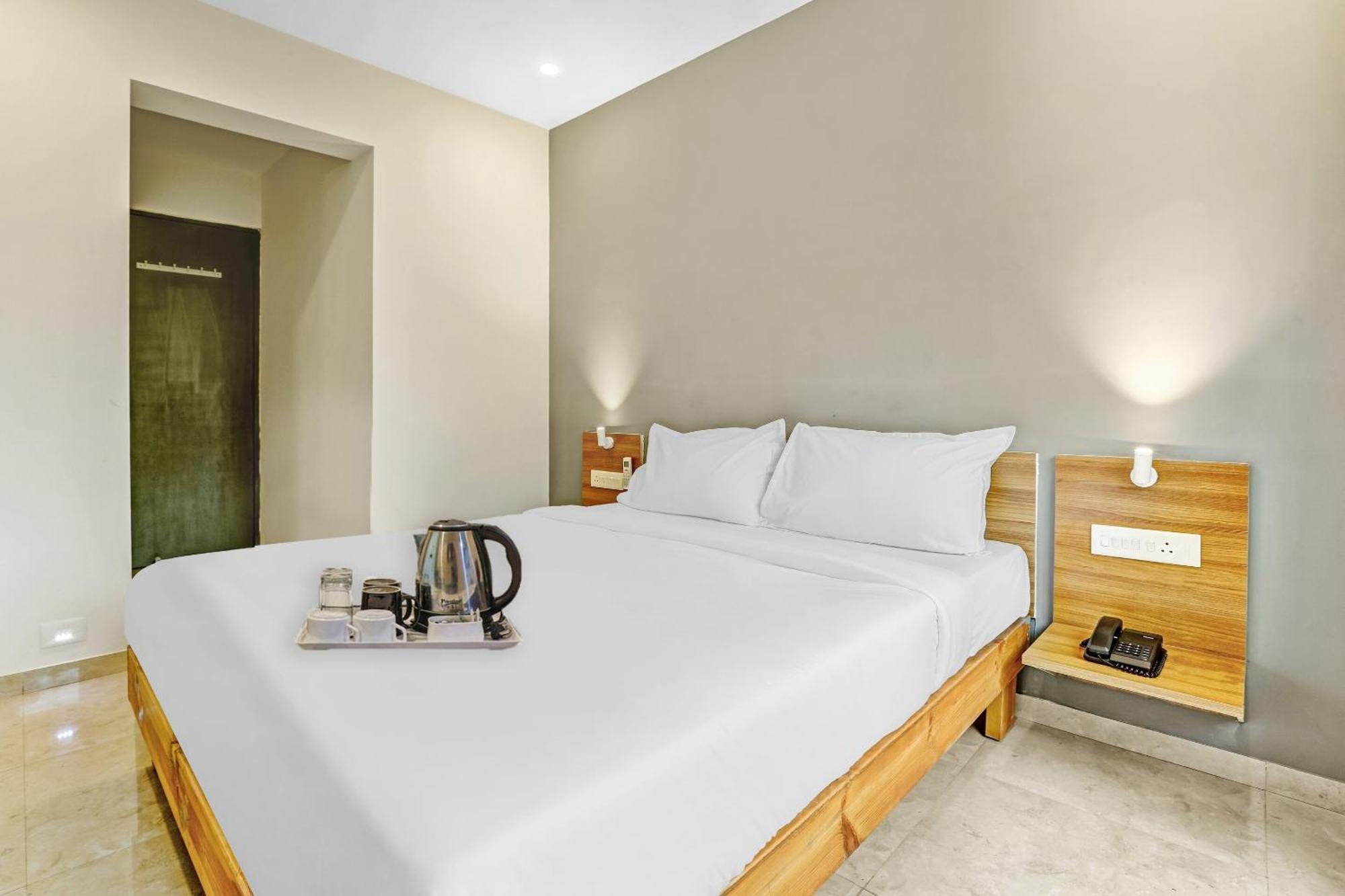 Отель Townhouse Somani Apta Экстерьер фото