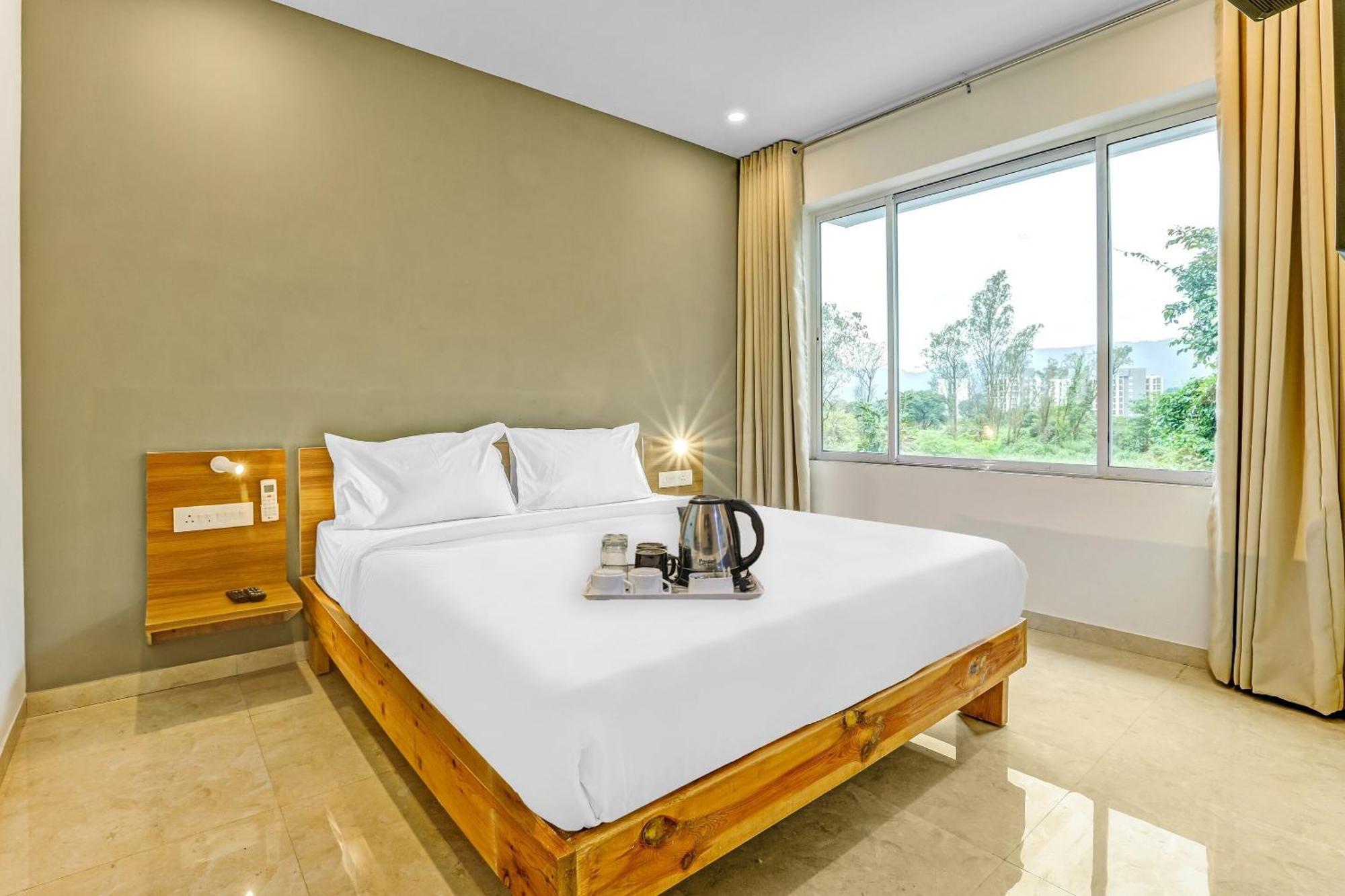 Отель Townhouse Somani Apta Экстерьер фото